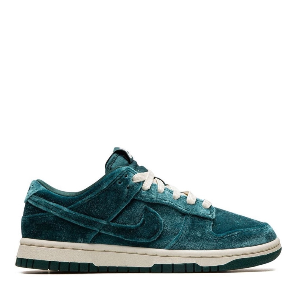 Nike Dunk Low "Velvet Teal"